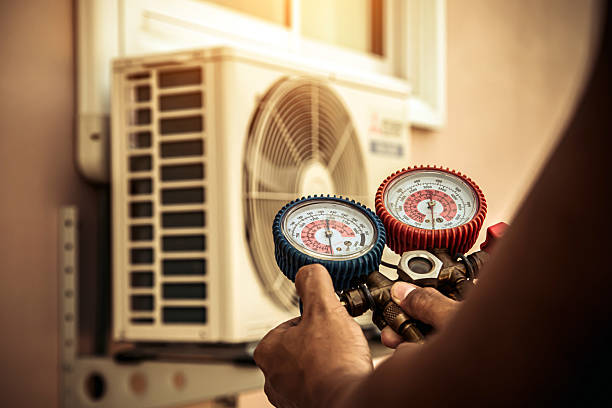 Professional Hvac Installation technician working in Russellville, AL